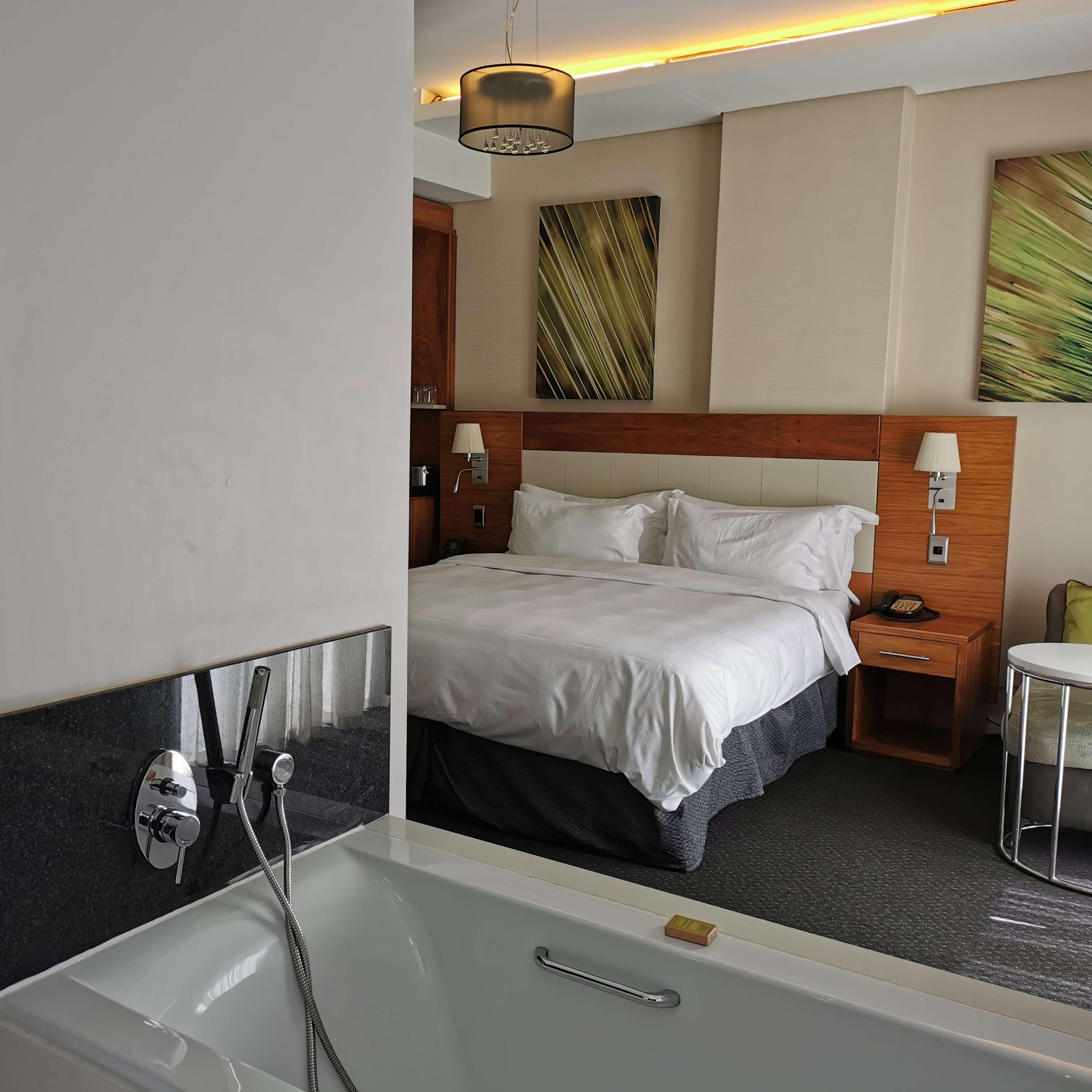 Doubletree By Hilton Cape Town Upper Eastside Hotel Exterior photo