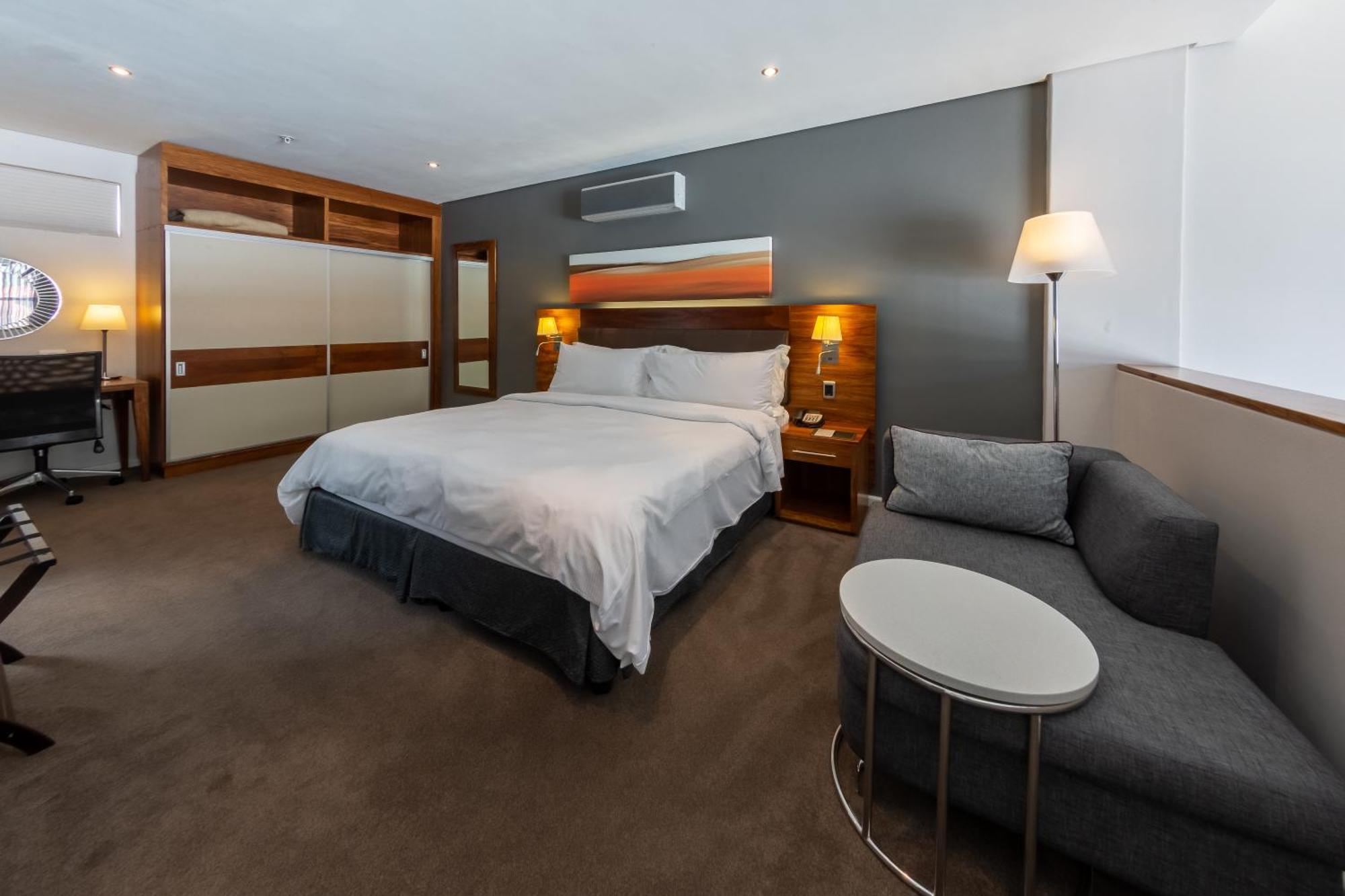 Doubletree By Hilton Cape Town Upper Eastside Hotel Exterior photo