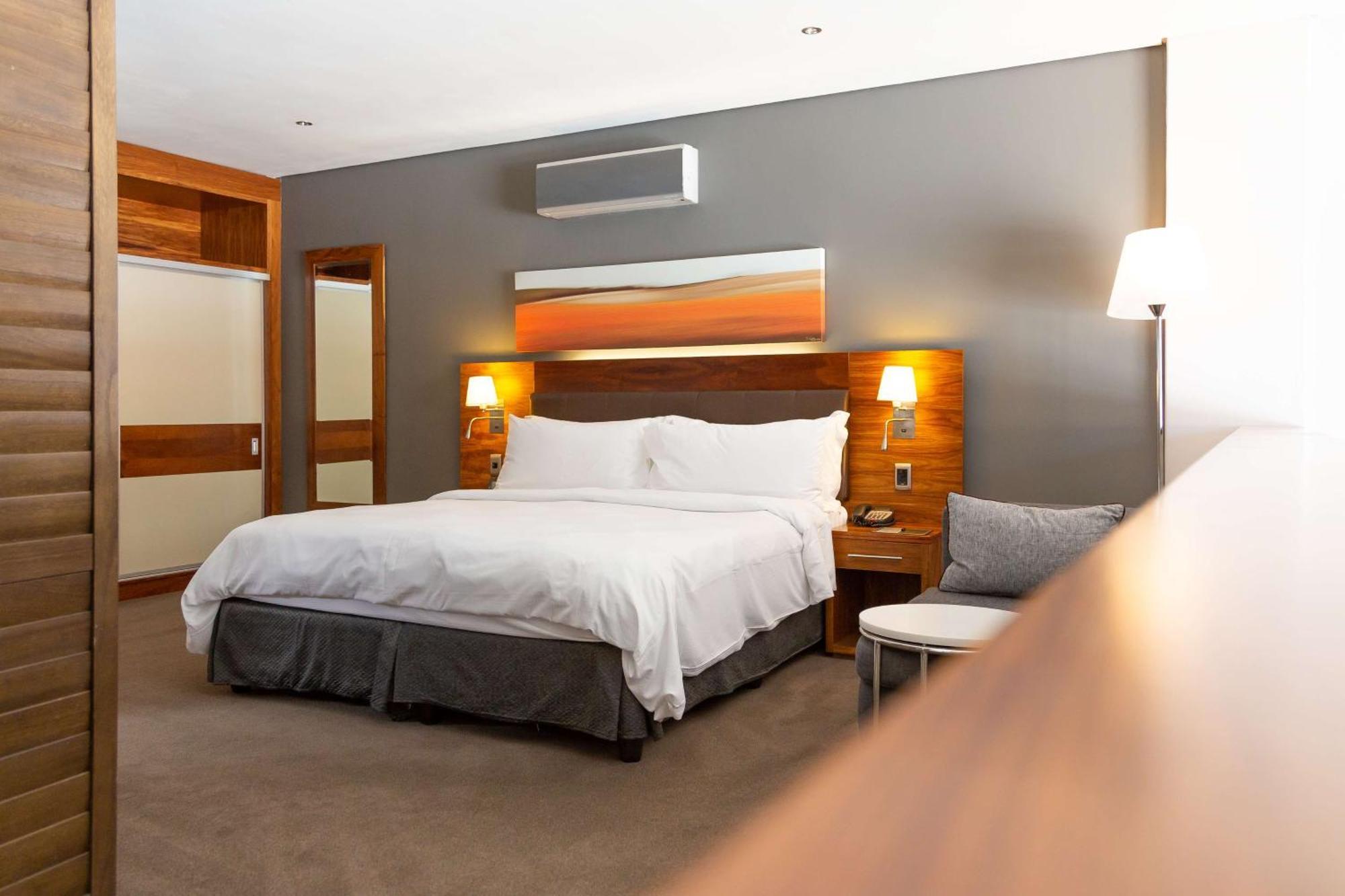 Doubletree By Hilton Cape Town Upper Eastside Hotel Exterior photo