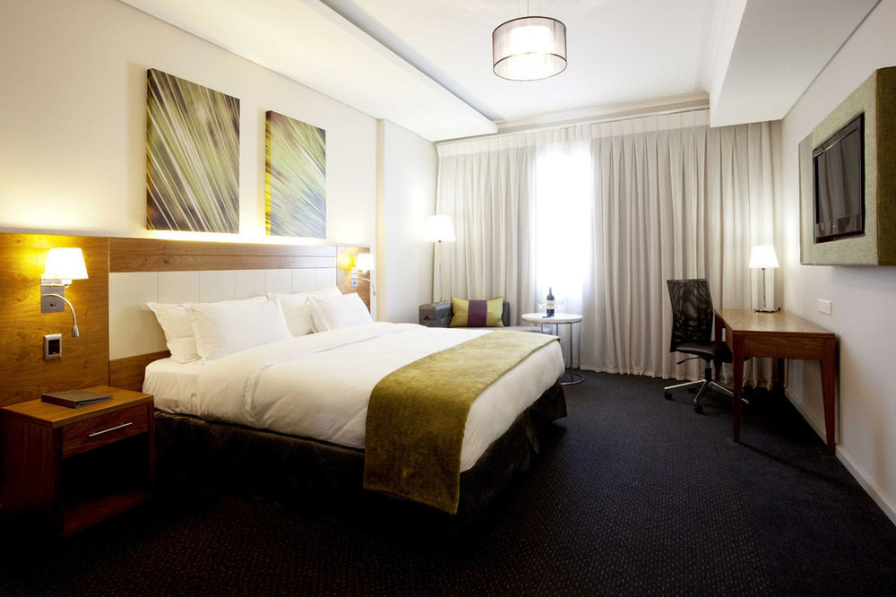 Doubletree By Hilton Cape Town Upper Eastside Hotel Exterior photo