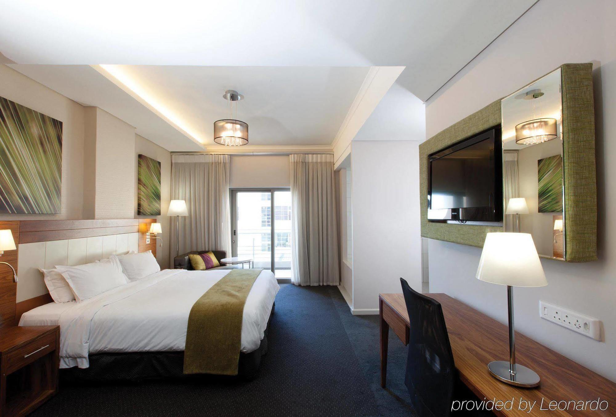 Doubletree By Hilton Cape Town Upper Eastside Hotel Exterior photo
