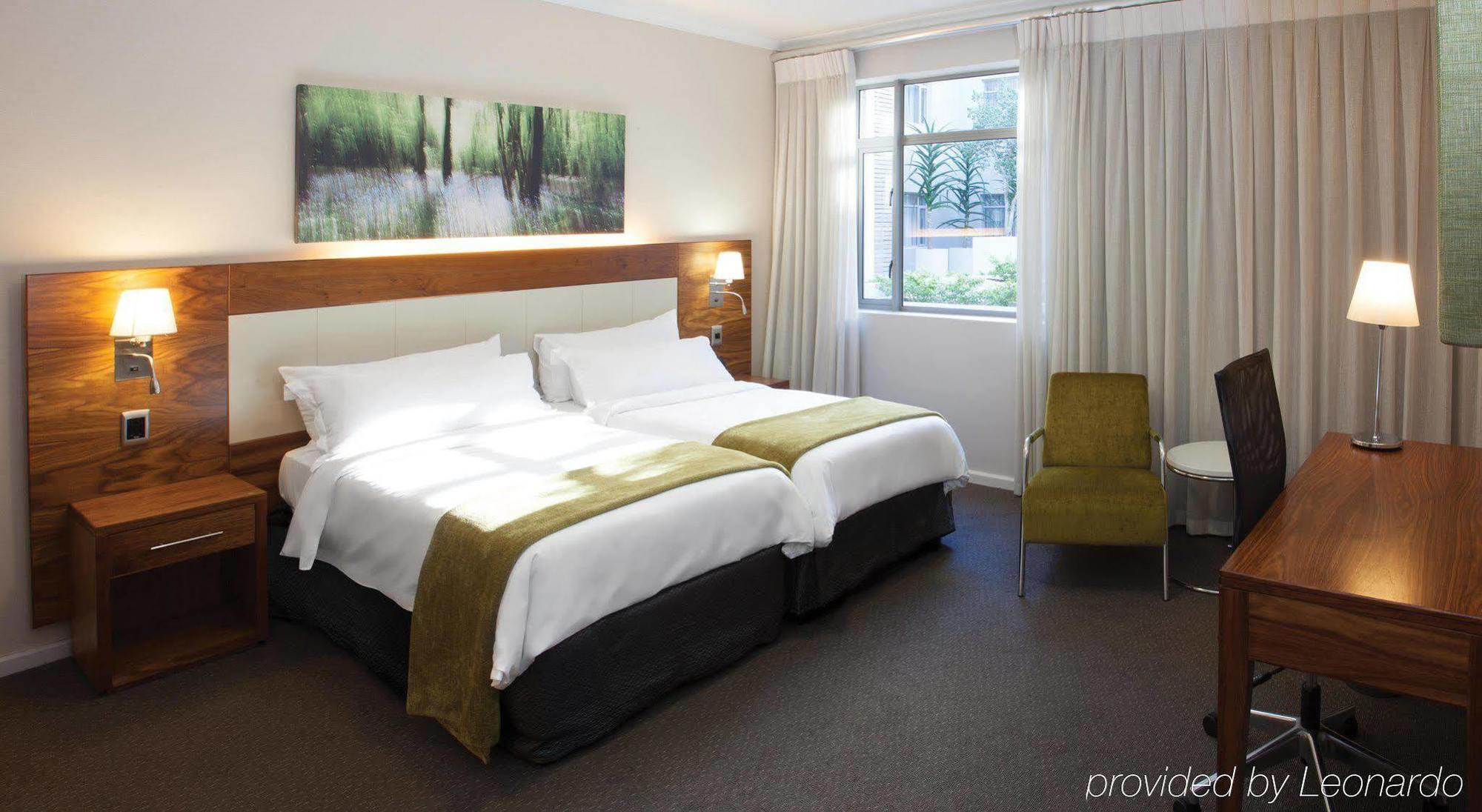 Doubletree By Hilton Cape Town Upper Eastside Hotel Exterior photo