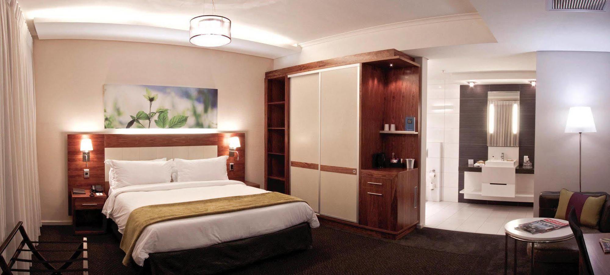 Doubletree By Hilton Cape Town Upper Eastside Hotel Room photo